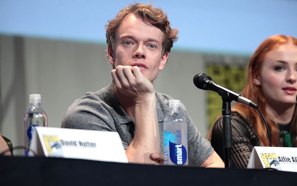 Game Of Thrones Did Theon Actually Save Yara By Jumping Ship 