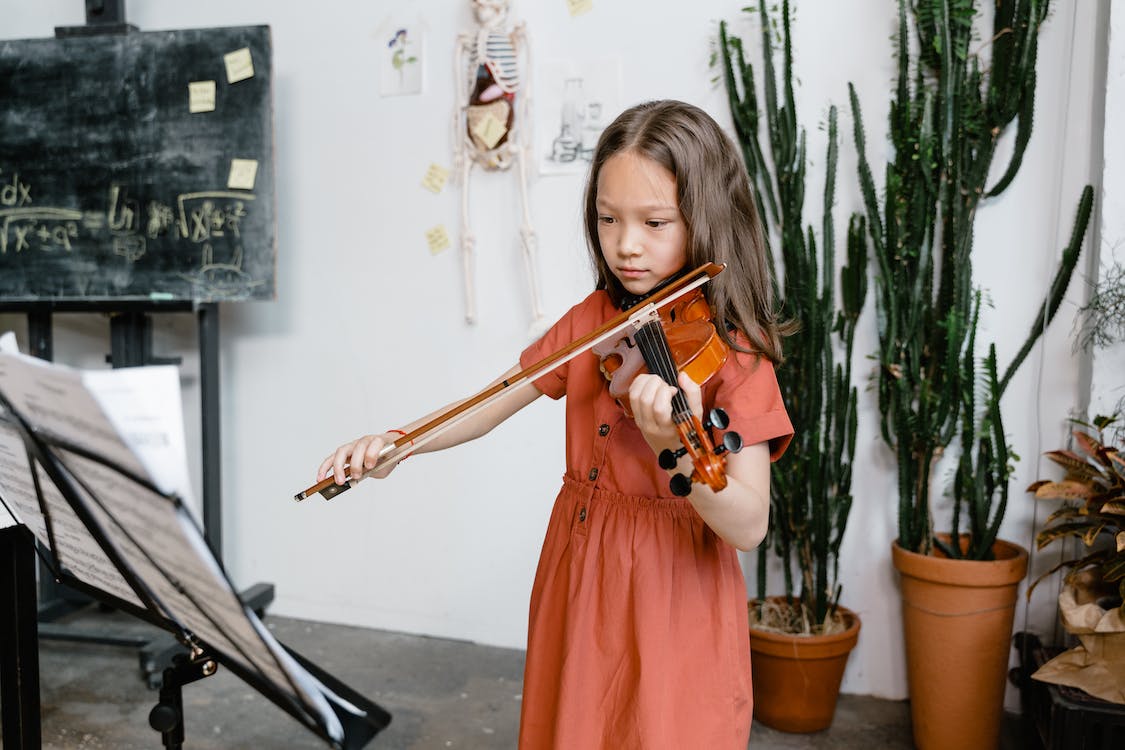 The Benefits of Learning the Violin for Children - INSCMagazine